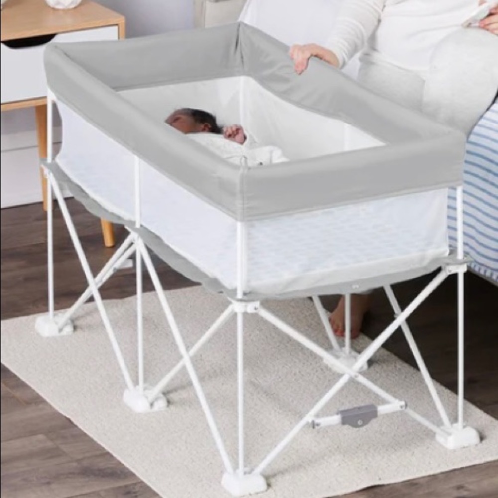 Regalo My Crib Portable Bassinet
